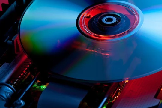 Vật liệu mới cho đia quang lưu trữ dữ liệu. Ảnh Asian Scientist