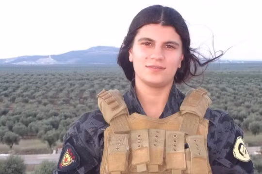 Nũ binh người Kurd Avesta Khabur, được cho là đã đánh bom tự sát ngăn chặn cuộc tấn công của quân Thổ Nhĩ Kỳ - ảnh Masdar News