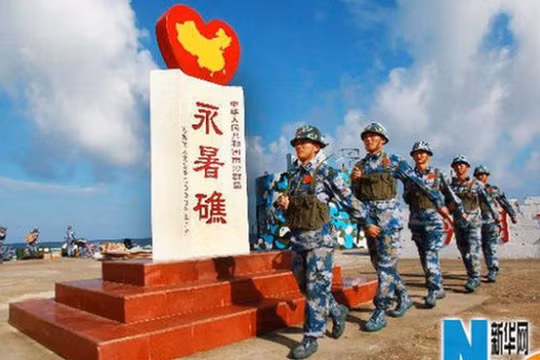 Binh lính Trung Quốc cư trú trái phép ở bãi đá Chữ Thập