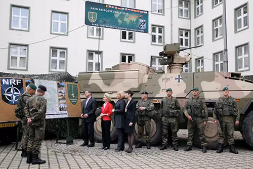 Cả NATO và Mỹ đều tuyên bố về việc tang cường sự hiện diện quân sự tại Đông Âu. Ảnh: Reuters