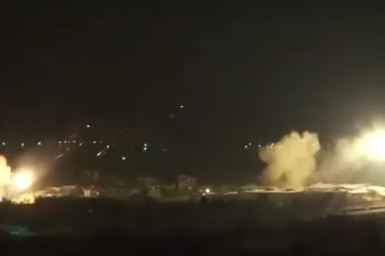 Quân đội Syria pháo kích dữ dội vào khu vực quận Harasta, Đông Ghouta - ảnh minh họa video Syrian Digital Media