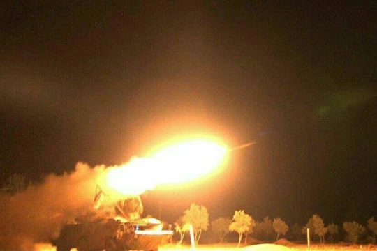 Cảnh tên lửa phòng không Osa xuất kích