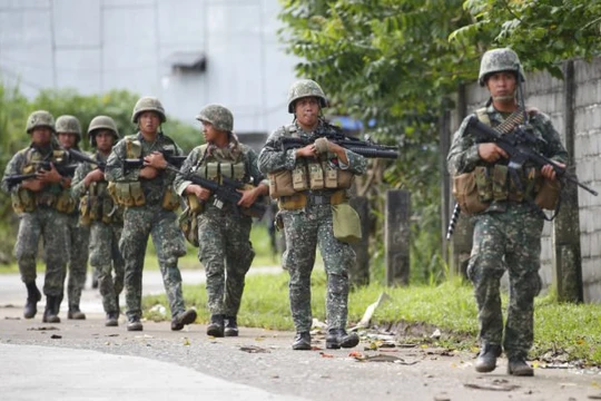 Nhóm binh sĩ Philippine trong cuộc chiến chống IS ở thành phố Marawi - Ảnh South Front