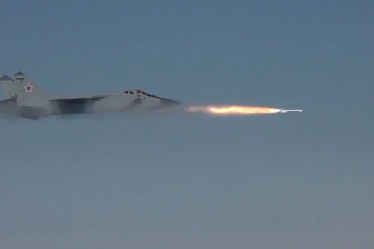 Video: Siêu tiêm kích đánh chặn MiG- 31 tiêu diệt mục tiêu