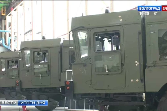 Những xe phóng Iskander đang chuẩn bị xuất xưởng. Ảnh video Volgograd 24