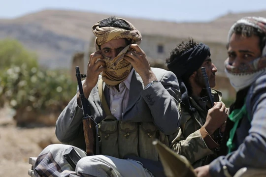 Các chiến binh Yemen trên chiến trường biên giới Yemen - Ả rập Xê-út. Ảnh minh họa: Masdar News.