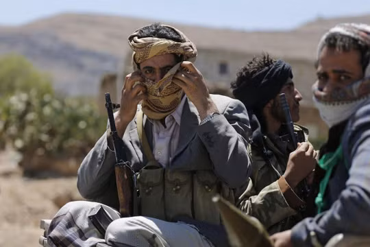 Các chiến binh Yemen trên chiến trường biên giới Yemen - Ả rập Xê-út. Ảnh minh họa: Masdar News.