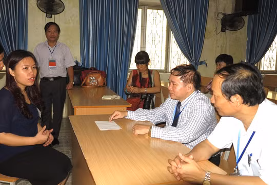 Lãnh đạo Bộ GD&ĐT kiểm tra điểm thi ĐH, CĐ 2014. Ảnh: VGP/Nguyệt Hà 