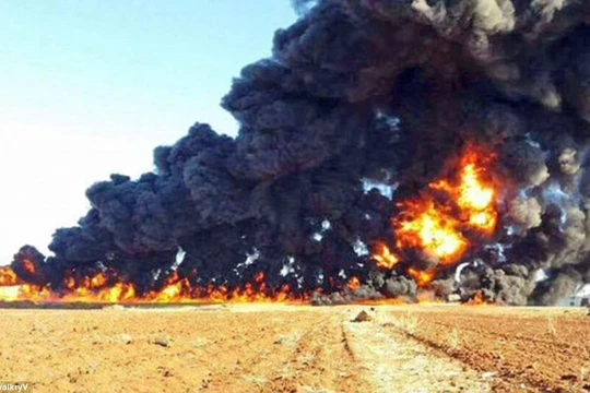 không quân Nga thiêu đốt xe chở dầu của khủng bố