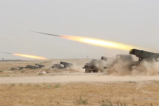 Pháo phản lực Grad phóng đạn trong cuộc diễn tập ở Tajikistan.