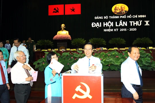 Các đại biểu bầu BCH khóa mới. Ảnh: VGP/Phan Hoàng