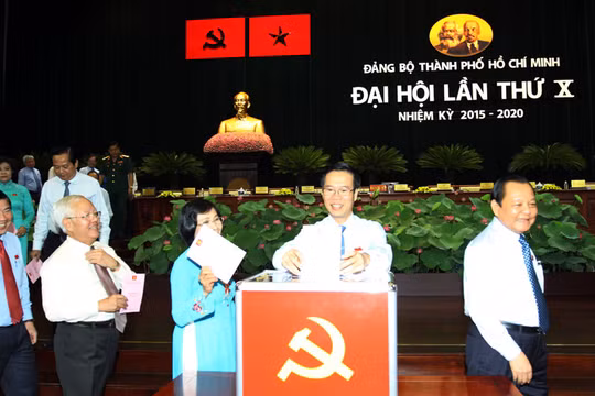 Các đại biểu bầu BCH khóa mới. Ảnh: VGP/Phan Hoàng