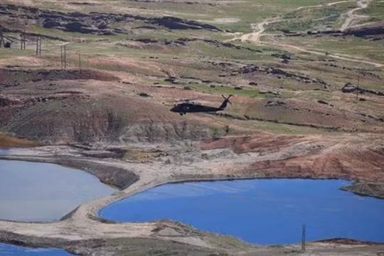 Máy bay trực thăng quân sự Mỹ trên chiến trường al-Hasakah phía đông bắc Syria. Ảnh minh họa: South Front.