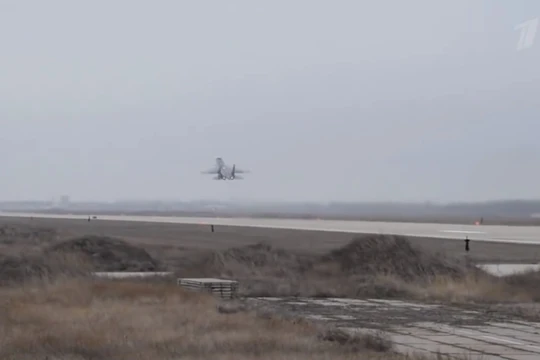 Máy bay chiến đấu Nga xuất kích trên căn cứ sân bay quân sự Khmeimim - ảnh minh họa video