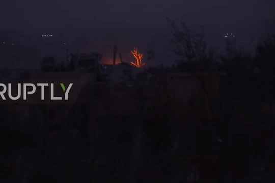 Lực lượng SDF đánh phá ác liệt chiến tuyến của IS trên chiến trường thị trấn Baghouz, tỉnh Deir Ezzor. Ảnh: Ruptly.