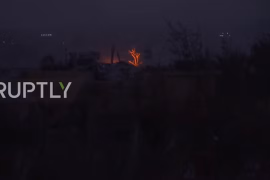 Lực lượng SDF đánh phá ác liệt chiến tuyến của IS trên chiến trường thị trấn Baghouz, tỉnh Deir Ezzor. Ảnh: Ruptly.