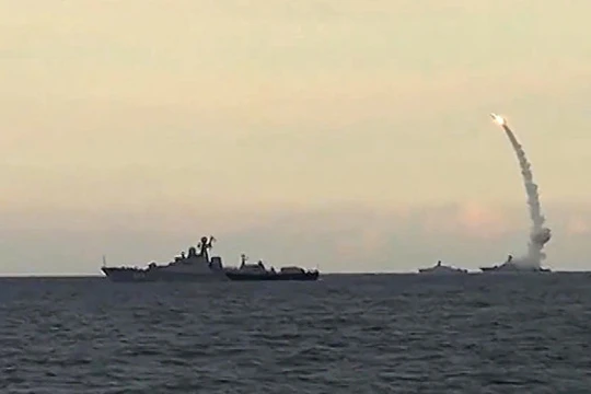 Chiến hạm Nga phóng tên lửa hành trình Kaliber - NK