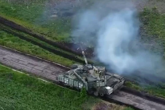 Xe tăng T-90M Proryv-3 quân đội Nga huấn luyện chiến đấu. Ảnh TopWar