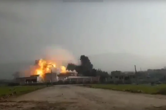 Không quân Nga phá hủy một kho vũ khí của nhóm khủng bố Duy Ngô Nhĩ - Tân Cương. ảnh minh họa video Masdar News