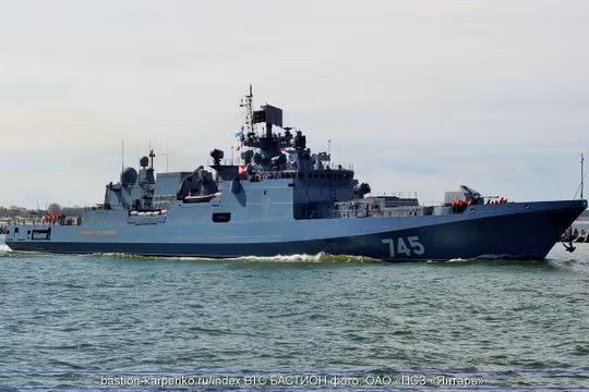 Sức mạnh khu trục hạm Nga tăng cường tới Crimea
