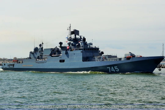 Sức mạnh khu trục hạm Nga tăng cường tới Crimea