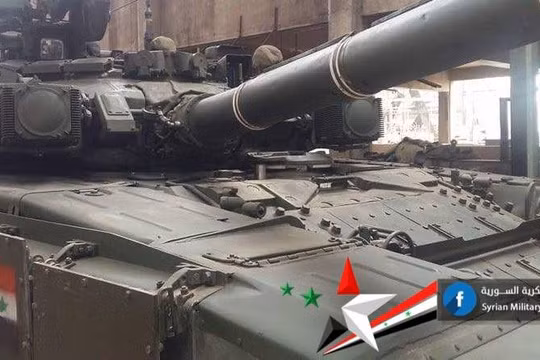 Xe tăng mới của quân đội Syria trong kho - ảnh trang Syrian Army News