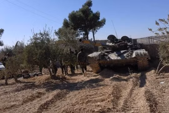 Một đơn vị quân đội Syria trên chiến trường ngoại ô Damascus