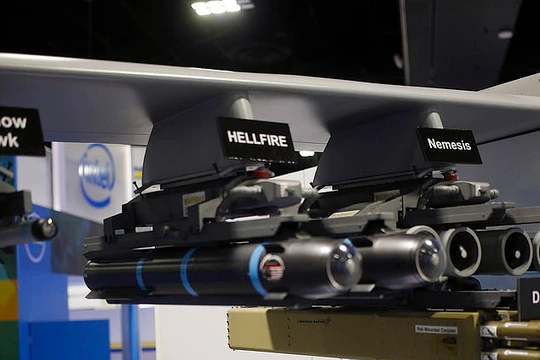 Tên lửa sát thương động năng cánh dao Ginsu bay R9X. Ảnh Daily Mail