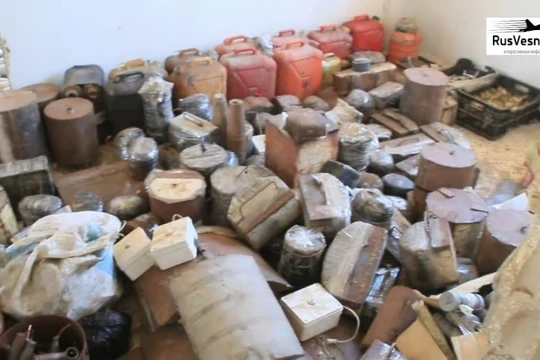 Kho vũ khí quân cảnh Nga mới phát hiện được ở khu vực Rastan phía bắc tỉnh Homs. Anhe video Rusvesna