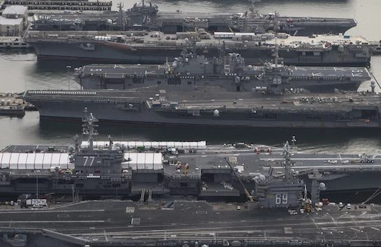 Những tàu sân bay Mỹ đang đậu trên quân cảng