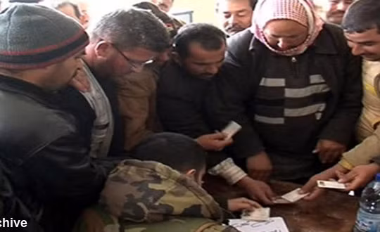 Syria: Hàng chục phiến quân nộp súng đầu thú