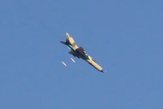 Không quân Syria không kích trên chiến trường