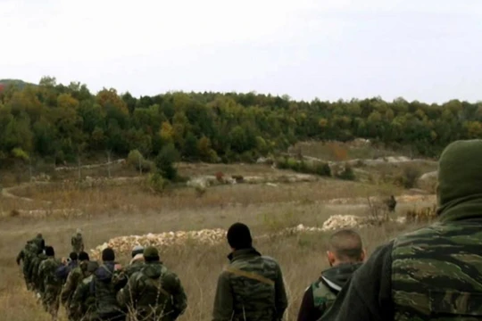 Quân đội Syria hành quân trên vùng núi Đông Bắc Latakia