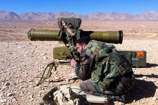 Binh sĩ quân đội Syria sử dụng tên lửa chống tăng ATGM