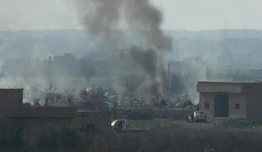 Chiến trường thị trấn Baghouz, Deir Ezzor mịt mù khói lửa. Ảnh minh họa Masdar News
