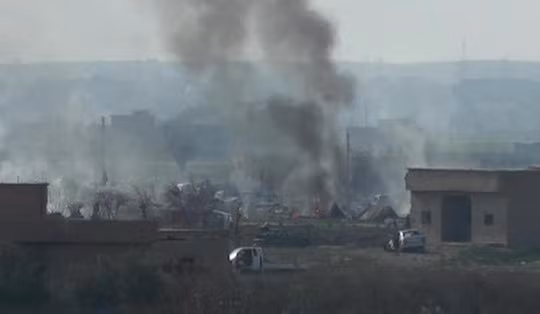 Chiến trường thị trấn Baghouz, Deir Ezzor mịt mù khói lửa. Ảnh minh họa Masdar News