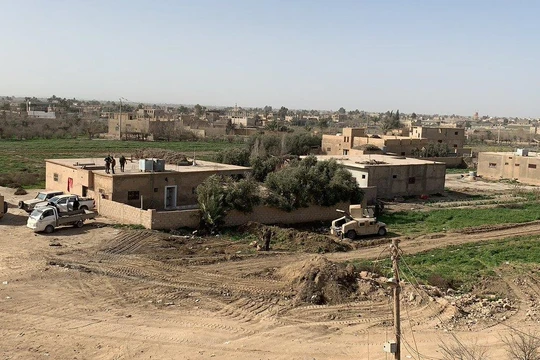 Lực lượng Dân chủ Syria (SDF) trên vùng ngoại ô thị trấn al-Baghuz al-Fawqani. Ảnh: South Front.