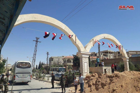 Chiếc xe buýt cuối cùng rời khỏi vùng Qalamoun. Ảnh minh họa Masdar News