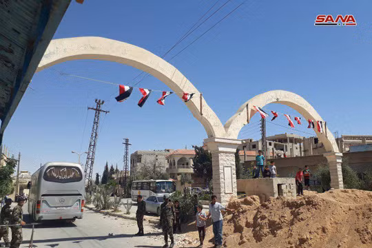 Chiếc xe buýt cuối cùng rời khỏi vùng Qalamoun. Ảnh minh họa Masdar News