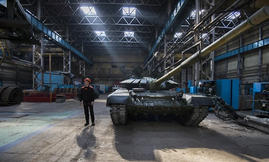 Xe tăng T-90 trong nhà xưởng lắp ráp