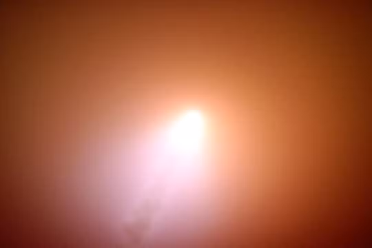 Tàu ngầm Nga phóng tên lửa hạt nhân chiến lược trên biển Barents. Ảnh minh họa video Masdar News