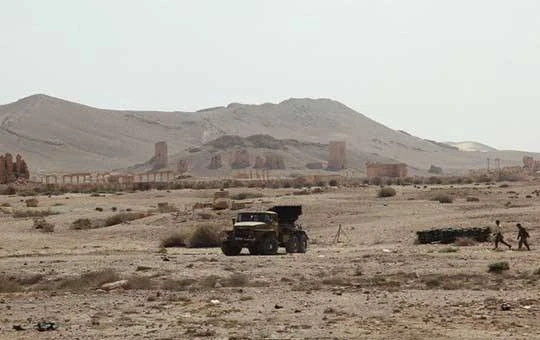 Quân đội Syria đánh sâu vào Palmyra, các tay súng IS chống cự điên cuồng