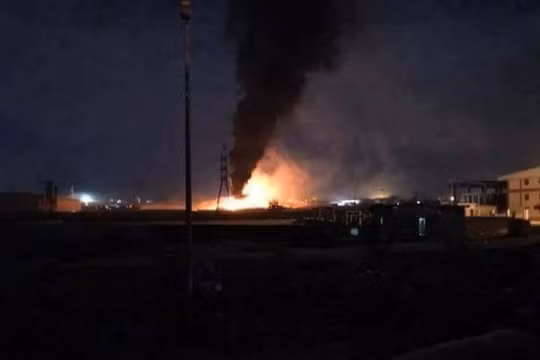 Vụ nổ kinh hoàng một nhà kho sau khi trúng tên lửa của Israel đêm ngày 01.11.2017 - ảnh minh họa Masdar News