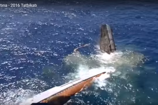 Video: Ngư lôi Thổ Nhĩ Kỳ đánh chìm tàu chiến Mỹ