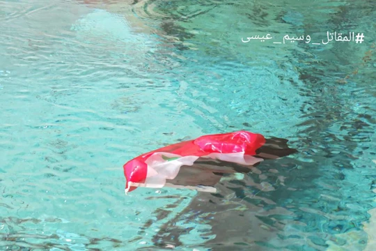 Cờ Syria trên dòng nước sạch chảy về Damascus