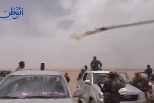 Trực thăng Ng yểm trợ cuộc tấn công của quân đội Syria trên sa mạc - ảnh minh họa video