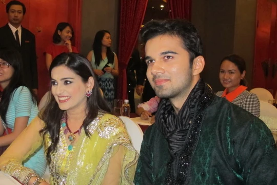 Diễn viên Smita Bansal (trái) và Avinash Mukherjee trong buổi giao lưu - Ảnh: H.Lê