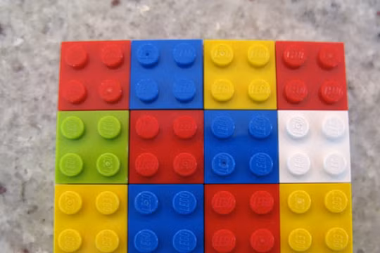 Một hình chữ nhật được lắp bằng LEGO