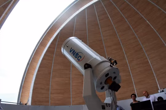 Kính thiên văn được đặt tại Đài thiên văn Nha Trang. Ảnh Vietnamnet