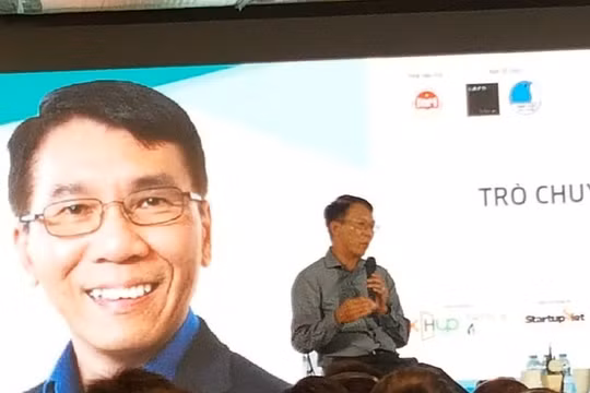 Tổng Giám đốc Uber Toàn cầu Thuận Phạm chia sẻ kinh nghiệm khởi nghiệp với thanh niên Việt Nam. Ảnh: Ánh Dương